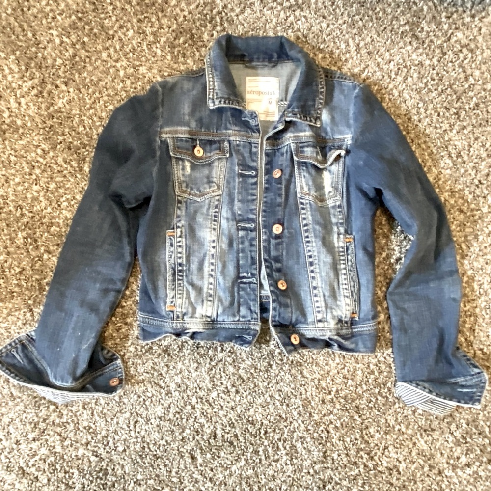 Distressed Jean jacket! I’m about 5‘2“ in any room between 130 to 140 pounds